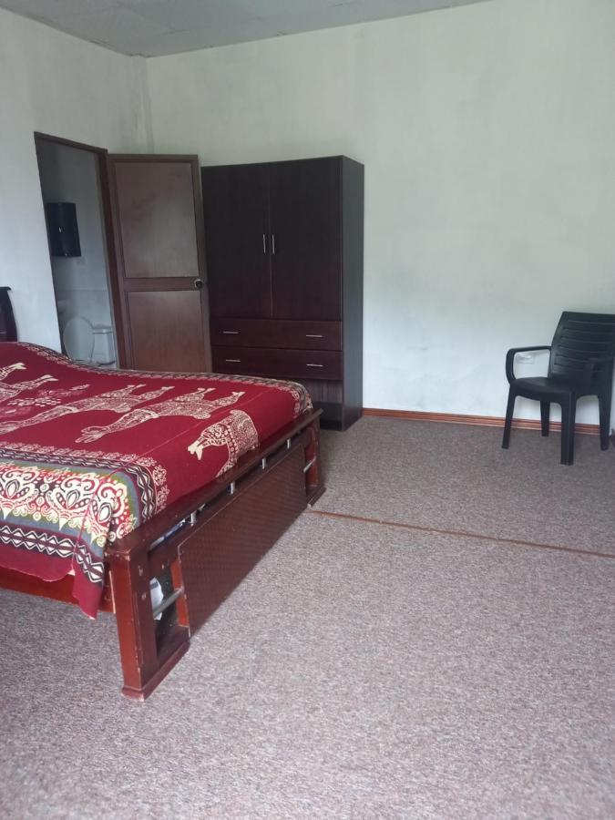 Montano Camping & Hostel Banos  Luaran gambar
