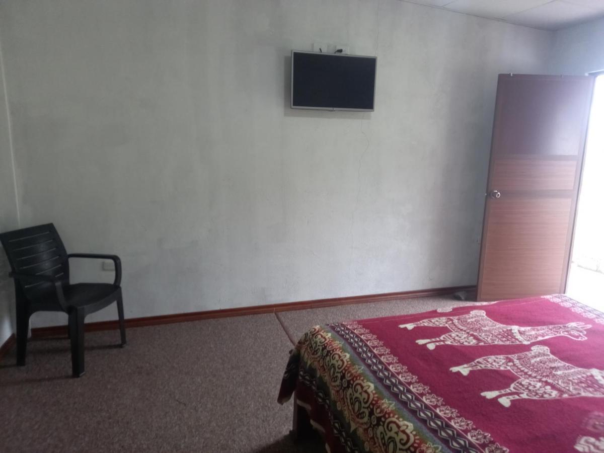 Montano Camping & Hostel Banos  Luaran gambar