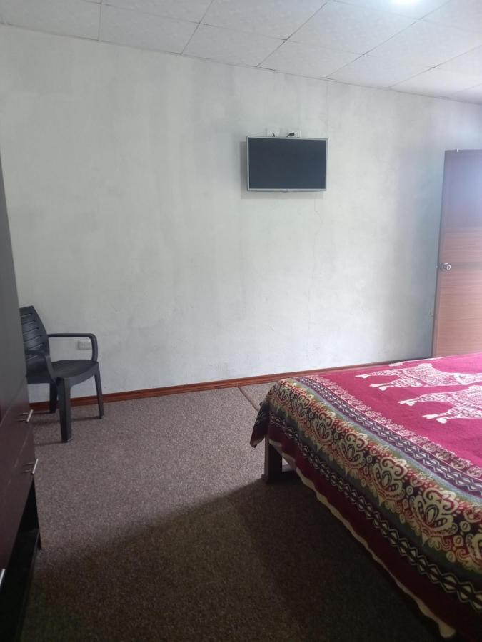 Montano Camping & Hostel Banos  Luaran gambar