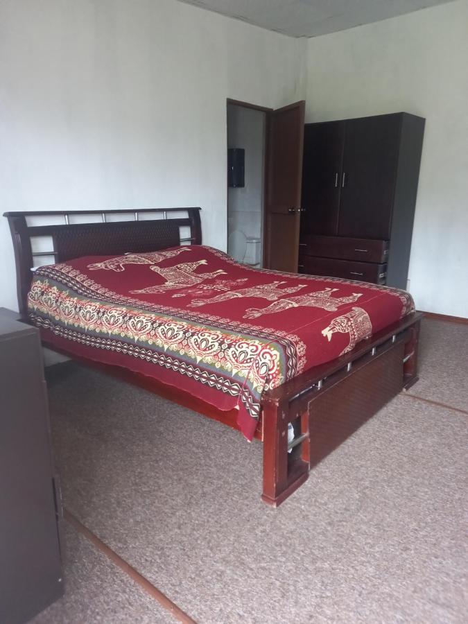 Montano Camping & Hostel Banos  Luaran gambar