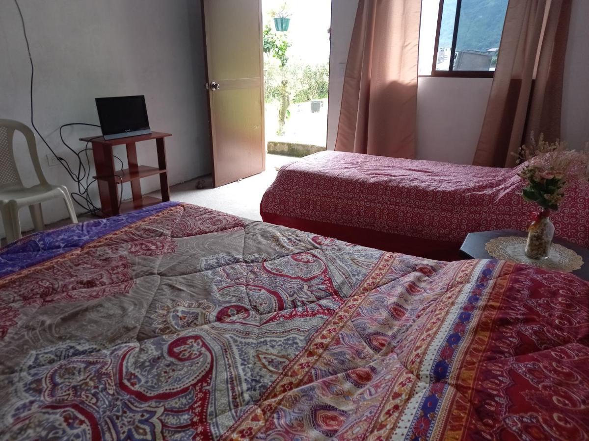 Montano Camping & Hostel Banos  Luaran gambar