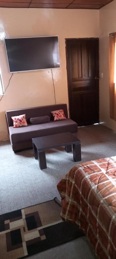 Montano Camping & Hostel Banos  Luaran gambar