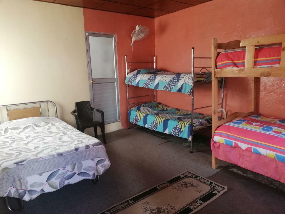 Montano Camping & Hostel Banos  Luaran gambar