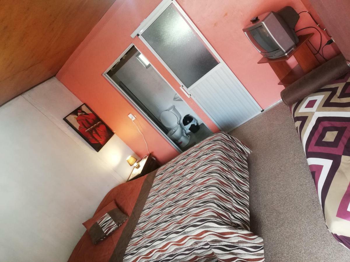 Montano Camping & Hostel Banos  Luaran gambar