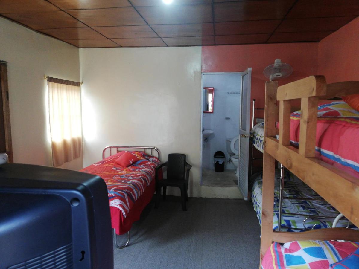 Montano Camping & Hostel Banos  Luaran gambar